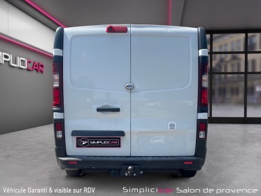 Renault trafic combi l1 dci 115 zen rÉgulateur / attelage/ radar de recul occasion simplicicar salon de provence simplicicar...