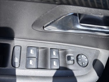 Peugeot 208 1.5 bluehdi 100 ss bvm6 allure - carplay - climatisation auto - radar arrière occasion simplicicar lagny ...