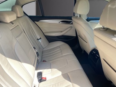 Bmw serie 5 g30 520d xdrive 190 ch bva8 / sièges semi elec / caméra / jantes 19 / cuir blanc occasion simplicicar salon de...