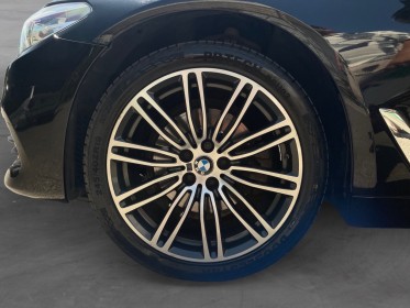 Bmw serie 5 g30 520d xdrive 190 ch bva8 / sièges semi elec / caméra / jantes 19 / cuir blanc occasion simplicicar salon de...