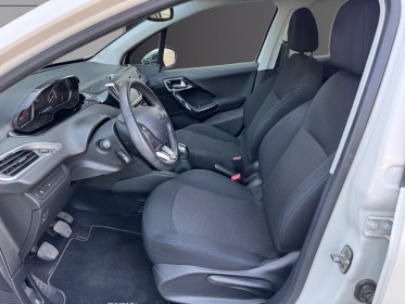 Peugeot 208 puretech 82ch ss bvm5 signature garantie 12 mois occasion simplicicar toulon est simplicicar simplicibike france