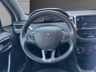 Peugeot 208 puretech 82ch ss bvm5 signature garantie 12 mois occasion simplicicar toulon est simplicicar simplicibike france
