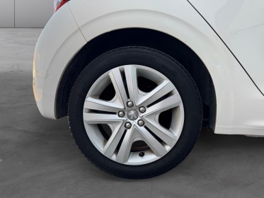Peugeot 208 puretech 82ch ss bvm5 signature garantie 12 mois occasion simplicicar toulon est simplicicar simplicibike france