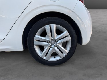 Peugeot 208 puretech 82ch ss bvm5 signature garantie 12 mois occasion simplicicar toulon est simplicicar simplicibike france