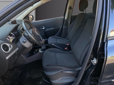 Renault clio iii 1.2 16v 75 eco2 tomtom live occasion simplicicar livry gargan simplicicar simplicibike france