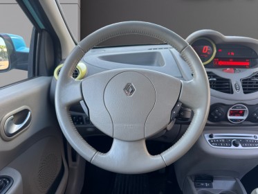 Renault twingo ii 1.2 lev 16v 75 eco2 initiale occasion simplicicar lyon nord  simplicicar simplicibike france