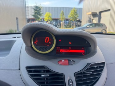 Renault twingo ii 1.2 lev 16v 75 eco2 initiale occasion simplicicar lyon nord  simplicicar simplicibike france