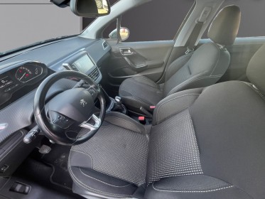 Peugeot 208 1.2 puretech 82ch bvm5 allure occasion avignon (84) simplicicar simplicibike france