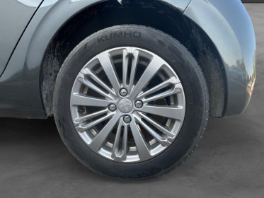 Peugeot 208 1.2 puretech 82ch bvm5 allure occasion avignon (84) simplicicar simplicibike france