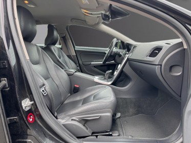 Volvo v60 cross country d4 awd 190 ch geartronic 6 luxe - siege électrique - radar arrière occasion simplicicar rennes...