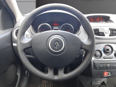 Renault clio iii 1.2 16v 75 eco2 authentique euro 5 entretien renault clim auto vitres Électriques garantie 12 mois occasion...