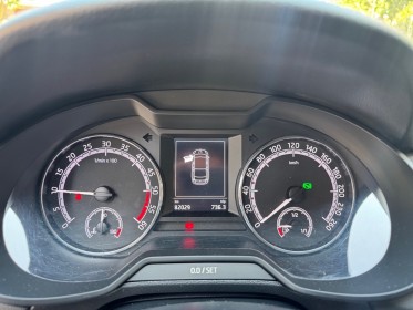 Skoda octavia combi 2.0 tdi 150 ch scr fap dsg7 business/ radar de recul / garantie 12 mois occasion paris 17ème (75)(porte...