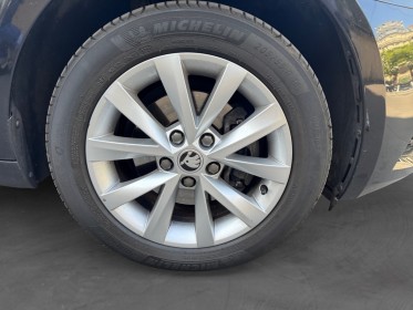Skoda octavia combi 2.0 tdi 150 ch scr fap dsg7 business/ radar de recul / garantie 12 mois occasion paris 17ème (75)(porte...