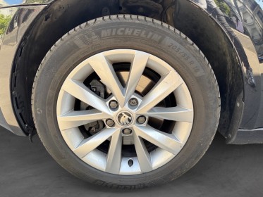 Skoda octavia combi 2.0 tdi 150 ch scr fap dsg7 business/ radar de recul / garantie 12 mois occasion paris 17ème (75)(porte...