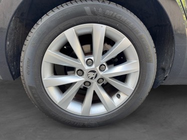 Skoda octavia combi 2.0 tdi 150 ch scr fap dsg7 business/ radar de recul / garantie 12 mois occasion paris 17ème (75)(porte...