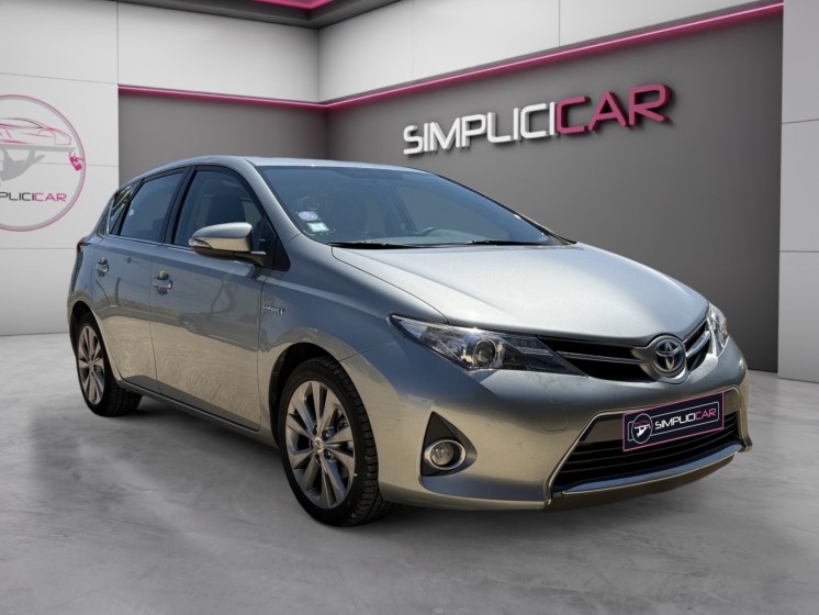Toyota auris hybride 136h dynamic camera de recul regulateur garantie 12 mois occasion simplicicar dijon simplicicar...