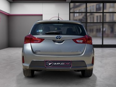 Toyota auris hybride 136h dynamic camera de recul regulateur garantie 12 mois occasion simplicicar dijon simplicicar...