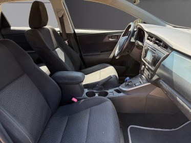 Toyota auris hybride 136h dynamic camera de recul regulateur garantie 12 mois occasion simplicicar dijon simplicicar...