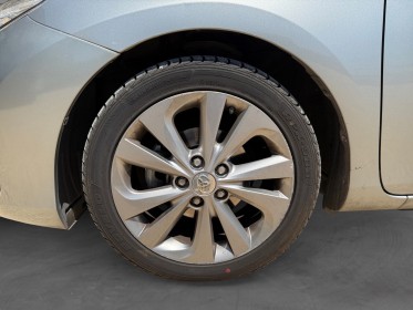 Toyota auris hybride 136h dynamic camera de recul regulateur garantie 12 mois occasion simplicicar dijon simplicicar...