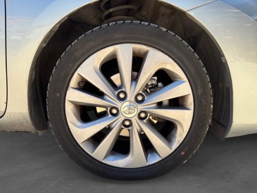 Toyota auris hybride 136h dynamic camera de recul regulateur garantie 12 mois occasion simplicicar dijon simplicicar...