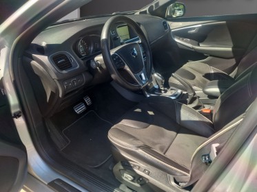 Volvo v40 t3 152 r-design geartronic a courroie de distribution neuve garantie 12 mois occasion simplicicar mery-sur-oise...