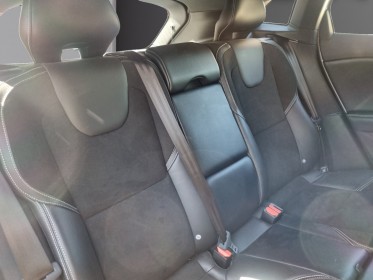 Volvo v40 t3 152 r-design geartronic a courroie de distribution neuve garantie 12 mois occasion simplicicar mery-sur-oise...
