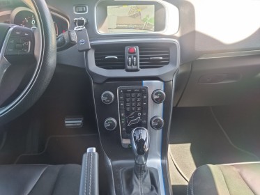 Volvo v40 t3 152 r-design geartronic a courroie de distribution neuve garantie 12 mois occasion simplicicar mery-sur-oise...