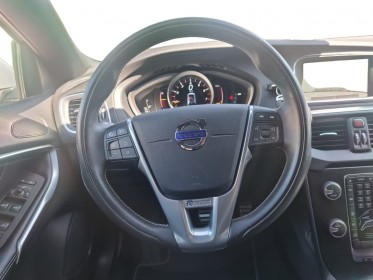 Volvo v40 t3 152 r-design geartronic a courroie de distribution neuve garantie 12 mois occasion simplicicar mery-sur-oise...