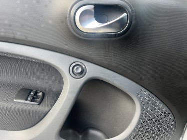 Smart fortwo coupe 0.9 90 ch ss ba6 prime toit pano sièges chauffants entretiens a jour garantie 12 mois sort de révision...