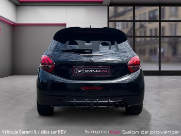 Peugeot 208 1.6 bluehdi 120ch bvm6 gt line / carplay / radars ar / diffuseur sport occasion simplicicar salon de provence...