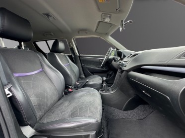 Suzuki swift my15 edition limitée biba - ouverture sans clés - feux et essuie glace automatique - commandes au volant...