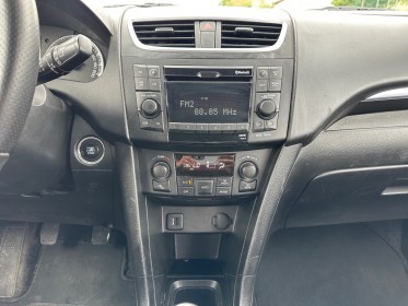 Suzuki swift my15 edition limitée biba - ouverture sans clés - feux et essuie glace automatique - commandes au volant...