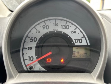 Toyota aygo 1.0 vvt-i - climatisation - 5 portes- peux kilométré - garantie 12 mois occasion champigny-sur-marne (94)...