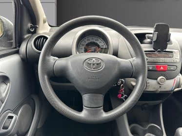 Toyota aygo 1.0 vvt-i - climatisation - 5 portes- peux kilométré - garantie 12 mois occasion champigny-sur-marne (94)...