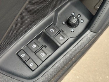 Audi a3 sportback 40 tfsie 204 s tronic 6 s line/origine france/entretien audi/camÉra recul/siÈges chauffants/s line...