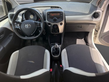 Toyota aygo 1.0 vvt-i x-play limiteur de vitesse bluetooth garantie 12 mois occasion simplicicar poitiers simplicicar...