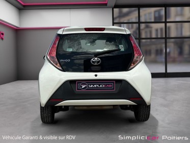 Toyota aygo 1.0 vvt-i x-play limiteur de vitesse bluetooth garantie 12 mois occasion simplicicar poitiers simplicicar...
