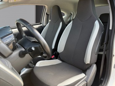 Toyota aygo 1.0 vvt-i x-play limiteur de vitesse bluetooth garantie 12 mois occasion simplicicar poitiers simplicicar...