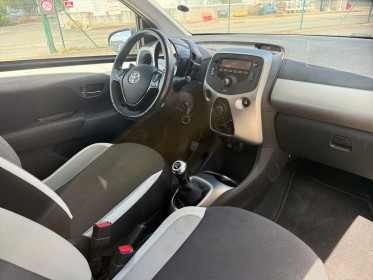Toyota aygo 1.0 vvt-i x-play limiteur de vitesse bluetooth garantie 12 mois occasion simplicicar poitiers simplicicar...