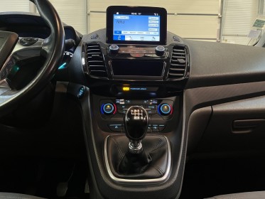 Ford tourneo connect 1.5 l ecoblue 120 ss titanium 1ère main et crochet d'attelage garantie 12 mois occasion simplicicar...