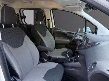 Ford tourneo courier 1.0  100cv/radar av ar/attelage/carplay android/entretien ford/ occasion simplicicar salon de provence...