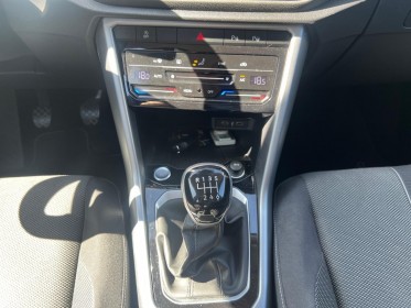 Volkswagen t-roc 1.0 tsi 110 /bvm6 life/camera ar/radar av ar/carplay/1er main/entretien vw occasion simplicicar salon de...