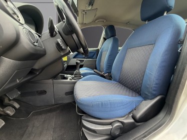 Ford fiesta 1.4 tdci fun - garantie 12mois - radio non fonctionnel - clim - ideale jeune permis - consommation faible...