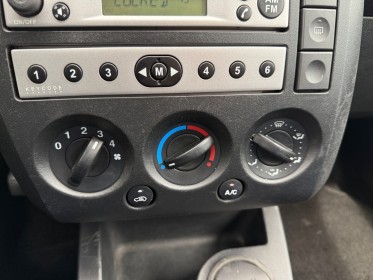 Ford fiesta 1.4 tdci fun - garantie 12mois - radio non fonctionnel - clim - ideale jeune permis - consommation faible...