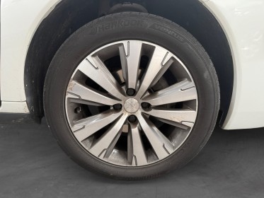 Peugeot 3008 1.2 puretech 130ch ss bvm6 allure - courroie changée - garantie 12 mois occasion simplicicar lyon ouest...