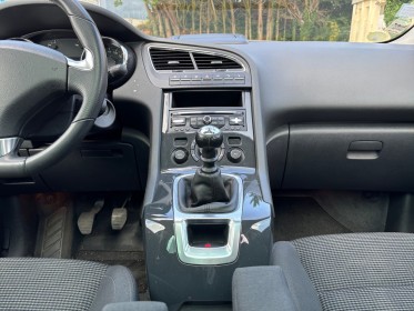 Peugeot 5008 1.6 bluehdi 120ch ss bvm6 active garantie 12 mois occasion simplicicar brest simplicicar simplicibike france
