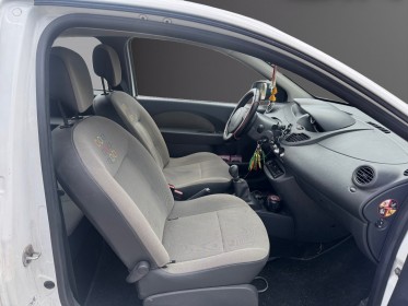 Renault twingo ii 1.2 lev 16v 75 114g eco2 walkman euro5 garantie 12 mois occasion simplicicar toulon est simplicicar...