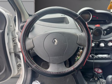 Renault twingo ii 1.2 lev 16v 75 114g eco2 walkman euro5 garantie 12 mois occasion simplicicar toulon est simplicicar...
