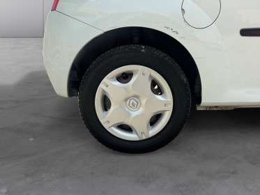 Renault twingo ii 1.2 lev 16v 75 114g eco2 walkman euro5 garantie 12 mois occasion simplicicar toulon est simplicicar...