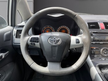 Toyota auris 90 d-4d fap dynamic 118 g/km occasion cannes (06) simplicicar simplicibike france